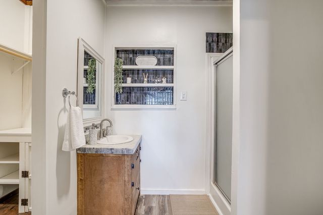 136 Hill County Road 1413 E, Grandview, TX 76050