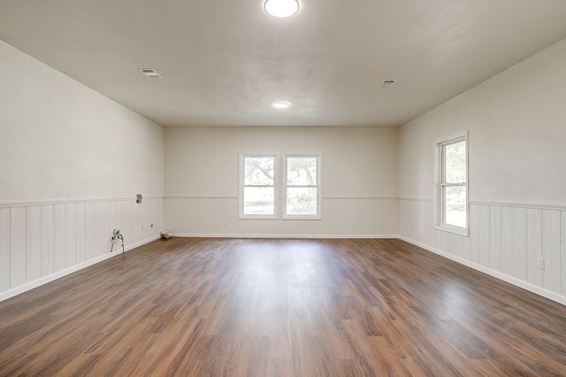 136 Hill County Road 1413 E, Grandview, TX 76050