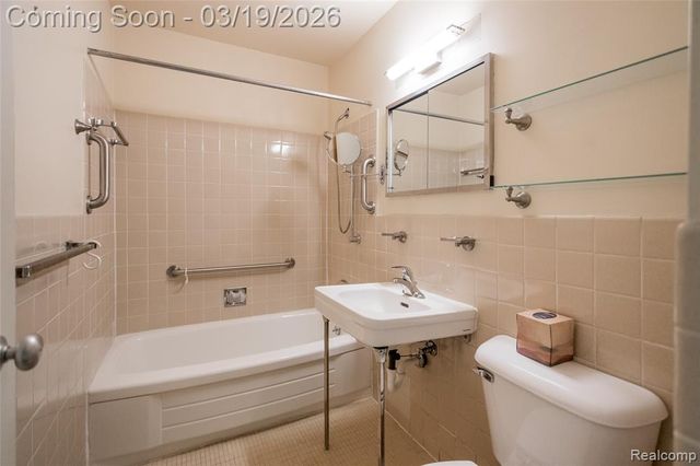 1346 Nicolet Place, Detroit, MI 48207