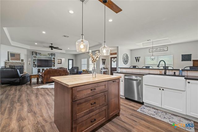 1090 County Road 334, Burnet, TX 78611