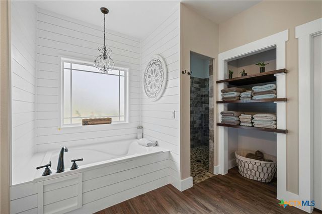 1090 County Road 334, Burnet, TX 78611