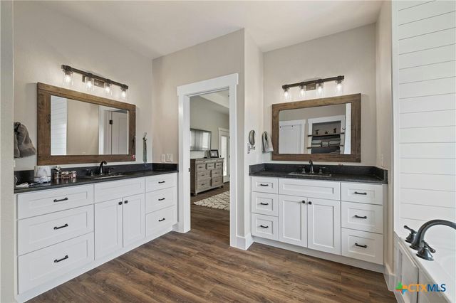 1090 County Road 334, Burnet, TX 78611