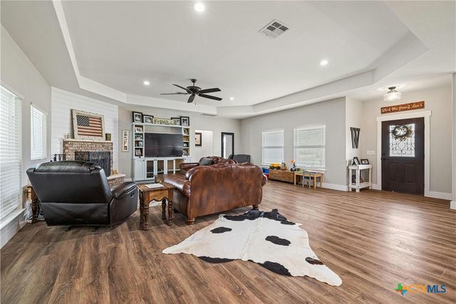 1090 County Road 334, Burnet, TX 78611