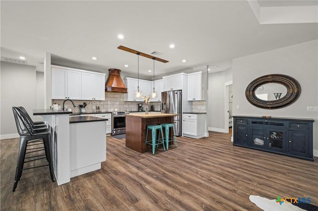 1090 County Road 334, Burnet, TX 78611