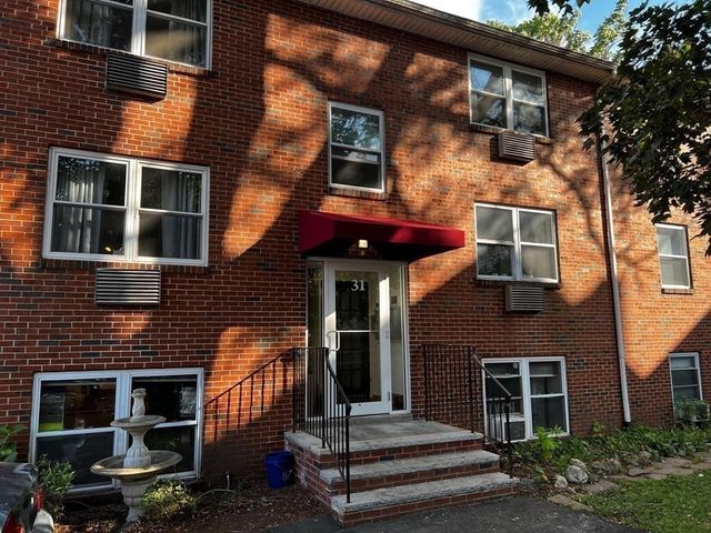 31 Montvale Ave 1, Woburn, MA 01801