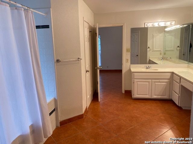 1907 Summerwood Dr, San Antonio, TX 78232