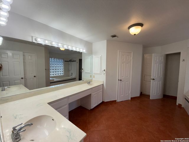 1907 Summerwood Dr, San Antonio, TX 78232