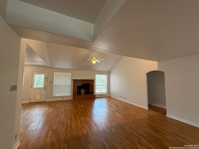 1907 Summerwood Dr, San Antonio, TX 78232