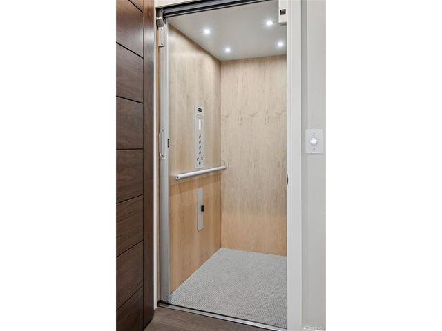 525 Columbine St, Denver, CO 80206