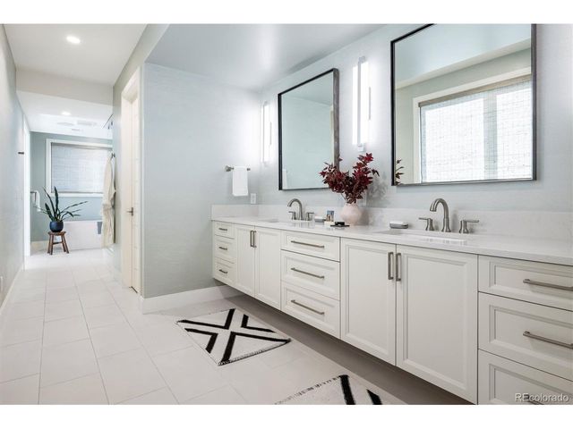 525 Columbine St, Denver, CO 80206