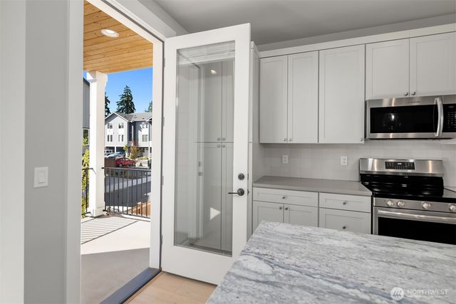 10 160th Place SE, Bothell, WA 98012