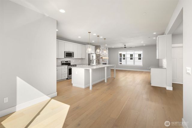 10 160th Place SE, Bothell, WA 98012