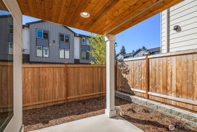 10 160th Place SE, Bothell, WA 98012