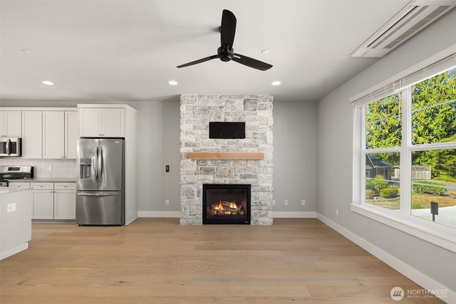 10 160th Place SE, Bothell, WA 98012