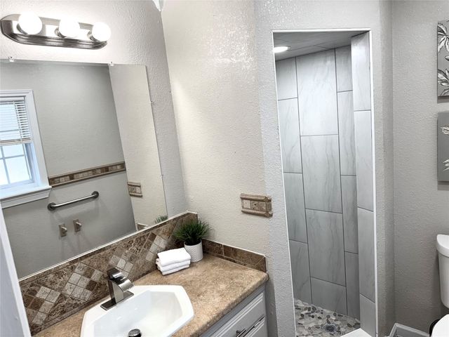 959 Festival Drive, Houston, TX 77062