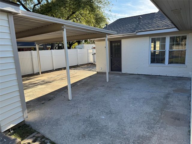 959 Festival Drive, Houston, TX 77062