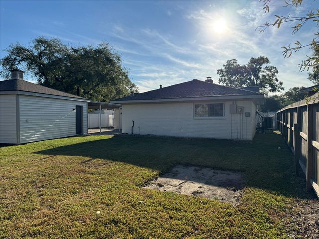 959 Festival Drive, Houston, TX 77062