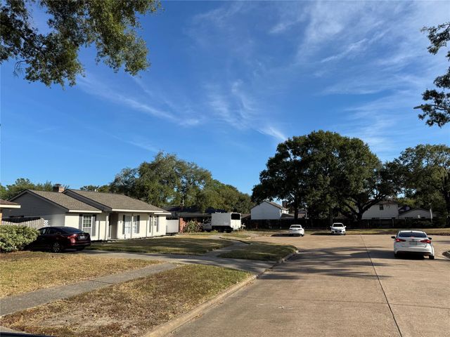 959 Festival Drive, Houston, TX 77062