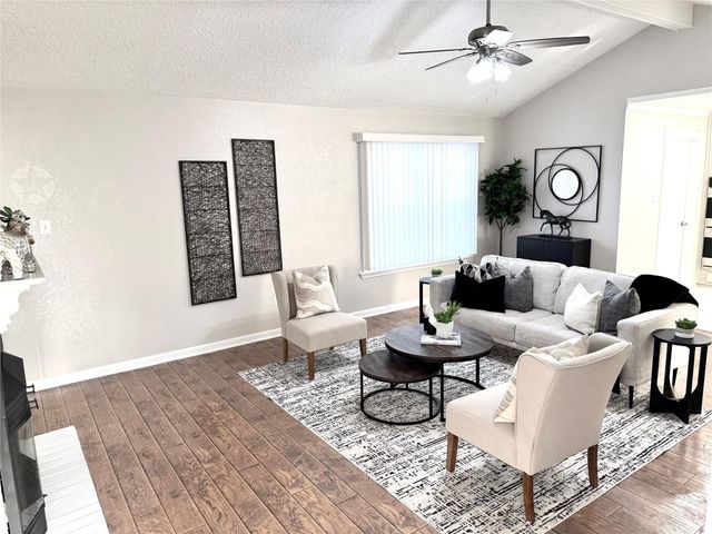 959 Festival Drive, Houston, TX 77062