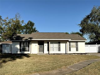 959 Festival Drive, Houston, TX 77062