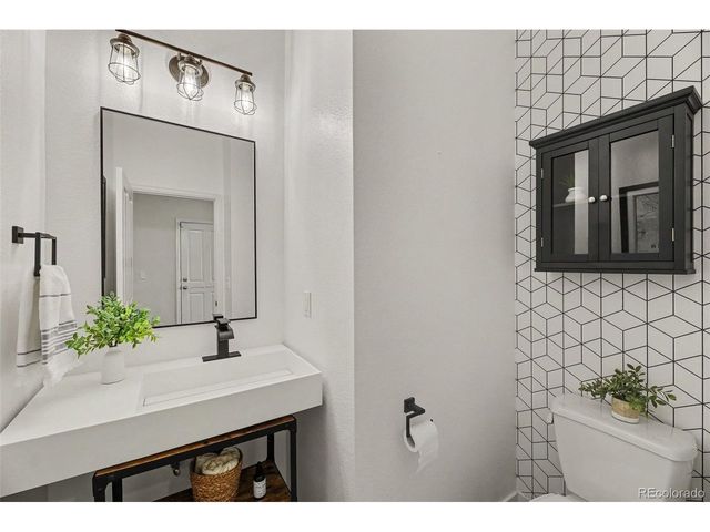 10934 Pitkin St, Commerce City, CO 80022
