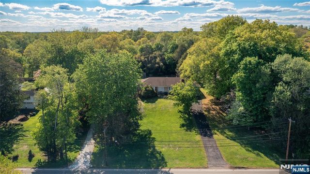 1027 Westwood Avenue, Old Tappan, NJ 07675