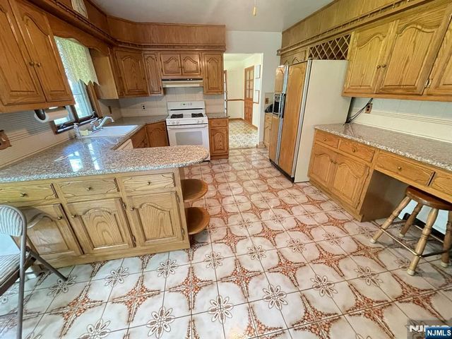1027 Westwood Avenue, Old Tappan, NJ 07675