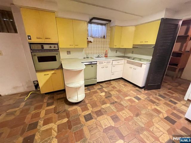 1027 Westwood Avenue, Old Tappan, NJ 07675