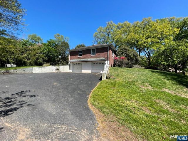 1027 Westwood Avenue, Old Tappan, NJ 07675