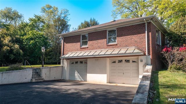 1027 Westwood Avenue, Old Tappan, NJ 07675