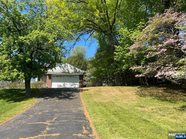 1027 Westwood Avenue, Old Tappan, NJ 07675