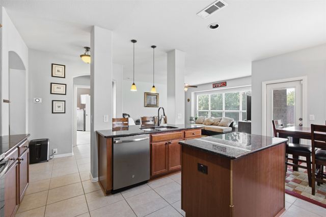 305 Mossy Oak Trail, Fort Worth, TX 76131