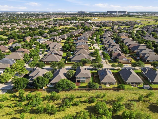 305 Mossy Oak Trail, Fort Worth, TX 76131