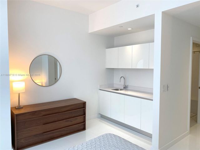 851 NE 1st Ave 2501, Miami, FL 33132