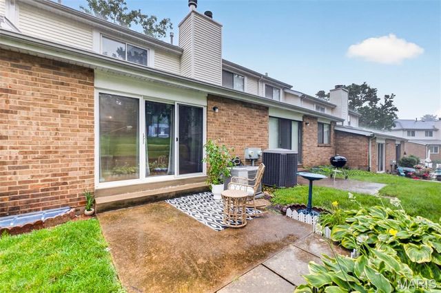 2039 Kentmore Lane, Chesterfield, MO 63017