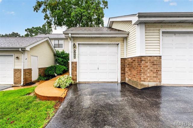 2039 Kentmore Lane, Chesterfield, MO 63017