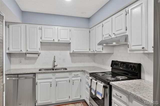 2039 Kentmore Lane, Chesterfield, MO 63017