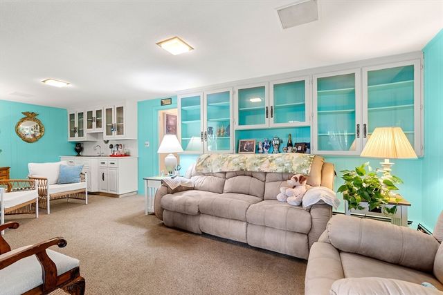 15 Barnes Circle, Salem, MA 01970