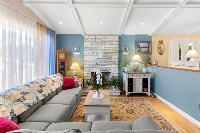 15 Barnes Circle, Salem, MA 01970