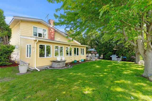 15 Barnes Circle, Salem, MA 01970