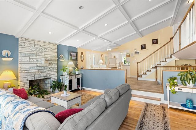 15 Barnes Circle, Salem, MA 01970