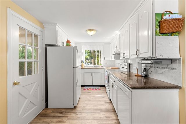 15 Barnes Circle, Salem, MA 01970