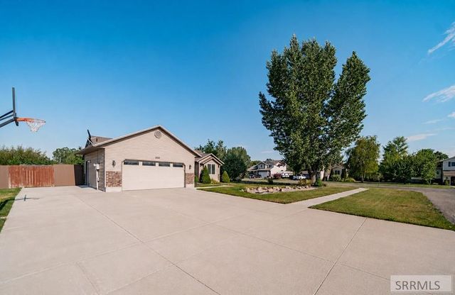 2221 Frontier Drive, Idaho Falls, ID 83406