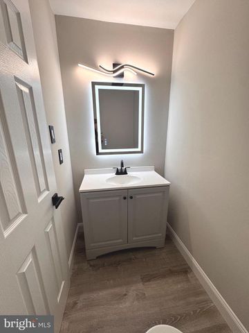 8 FRAMINGHAM RD, Edgewater Park Twp, NJ 08010