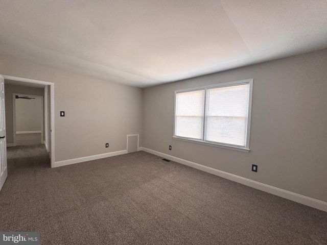 8 FRAMINGHAM RD, Edgewater Park Twp, NJ 08010