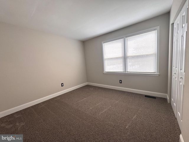 8 FRAMINGHAM RD, Edgewater Park Twp, NJ 08010