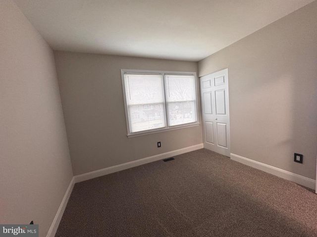 8 FRAMINGHAM RD, Edgewater Park Twp, NJ 08010