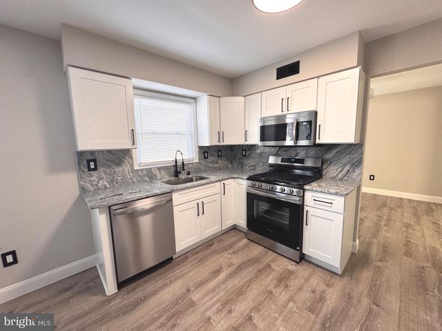 8 FRAMINGHAM RD, Edgewater Park Twp, NJ 08010