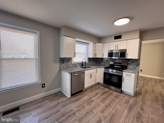 8 FRAMINGHAM RD, Edgewater Park Twp, NJ 08010