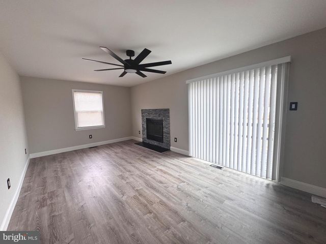 8 FRAMINGHAM RD, Edgewater Park Twp, NJ 08010